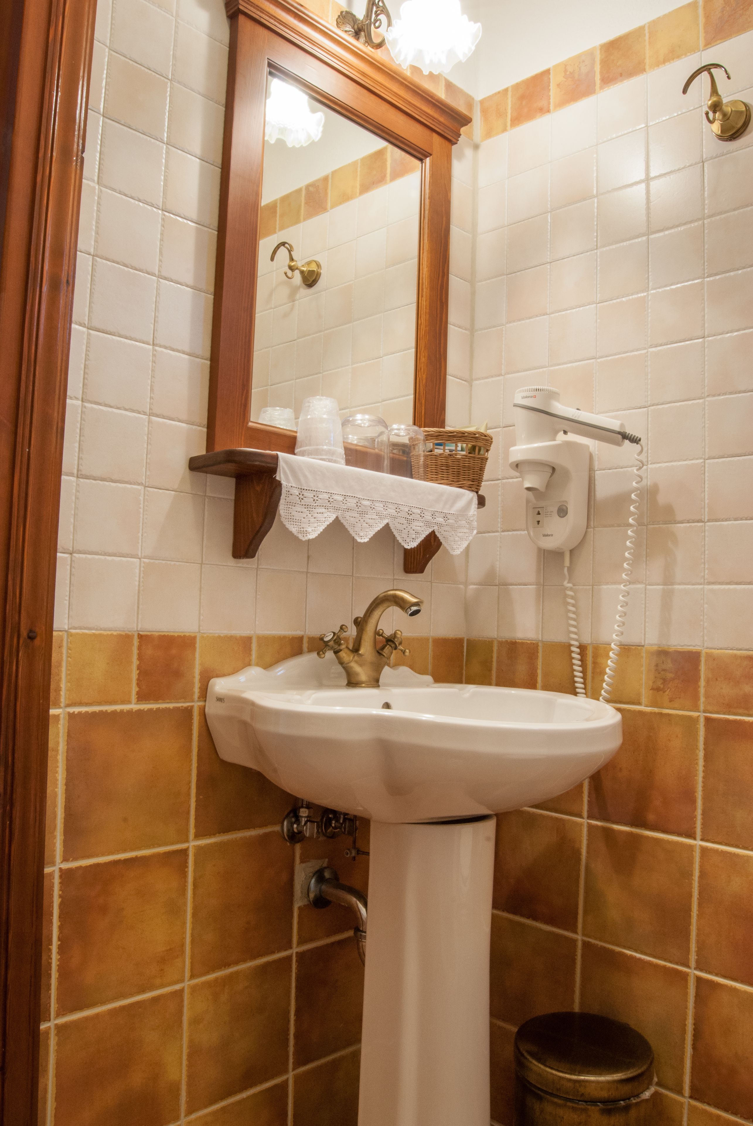 triple room, mountain view (dryopi) | bathroom sink