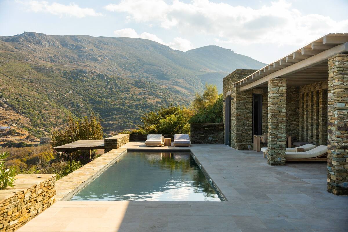Sunrise Hillside House with private pool and Sea view | Literie de qualité, minibar, système d’insonorisation
