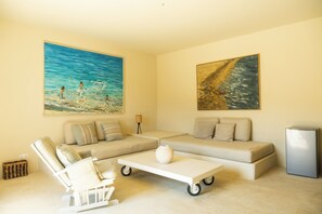 Sunrise Hillside House with private pool and Sea view | Oppholdsområde | DVD-spiller