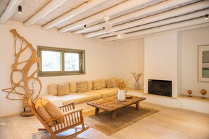 Familievilla, 2 soverom | Oppholdsområde | DVD-spiller