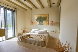Sunrise Hillside House with private pool and Sea view | Ropa de cama de alta calidad, minibar, sistema de insonorización y wifi