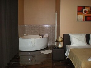 Jetted tub - Sheva Hotel (Paramaribo)