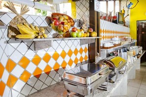 يتم تقديم الإفطار 