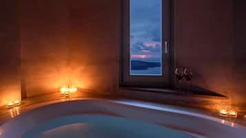 Suite, idromassaggio, vista mare (Petit) | Biancheria da letto di alta qualità, minibar, una cassaforte in camera