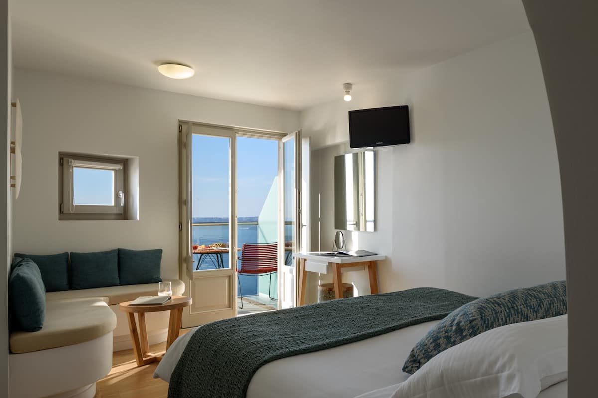 Standard Room, Sea View | Premium bedding, minibar, in-room safe, blackout curtains