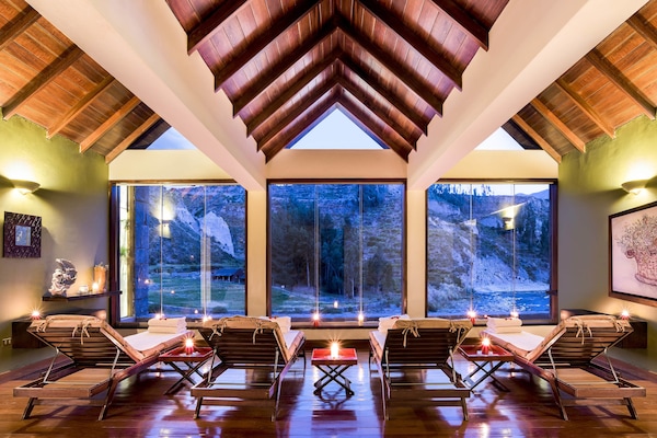 Un sauna, una bañera de hidromasaje, aguas termales/minerales