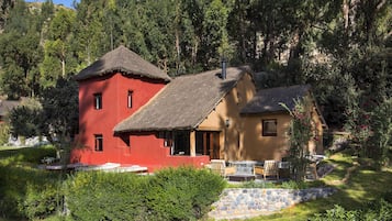 Family House | 1 bedroom, Egyptian cotton sheets, premium bedding, down comforters