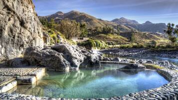 Indoor pool, 4 outdoor pools