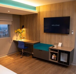 Habitación Deluxe, 1 cama King size (Deluxe Suite with Spa Bath) | Televisión