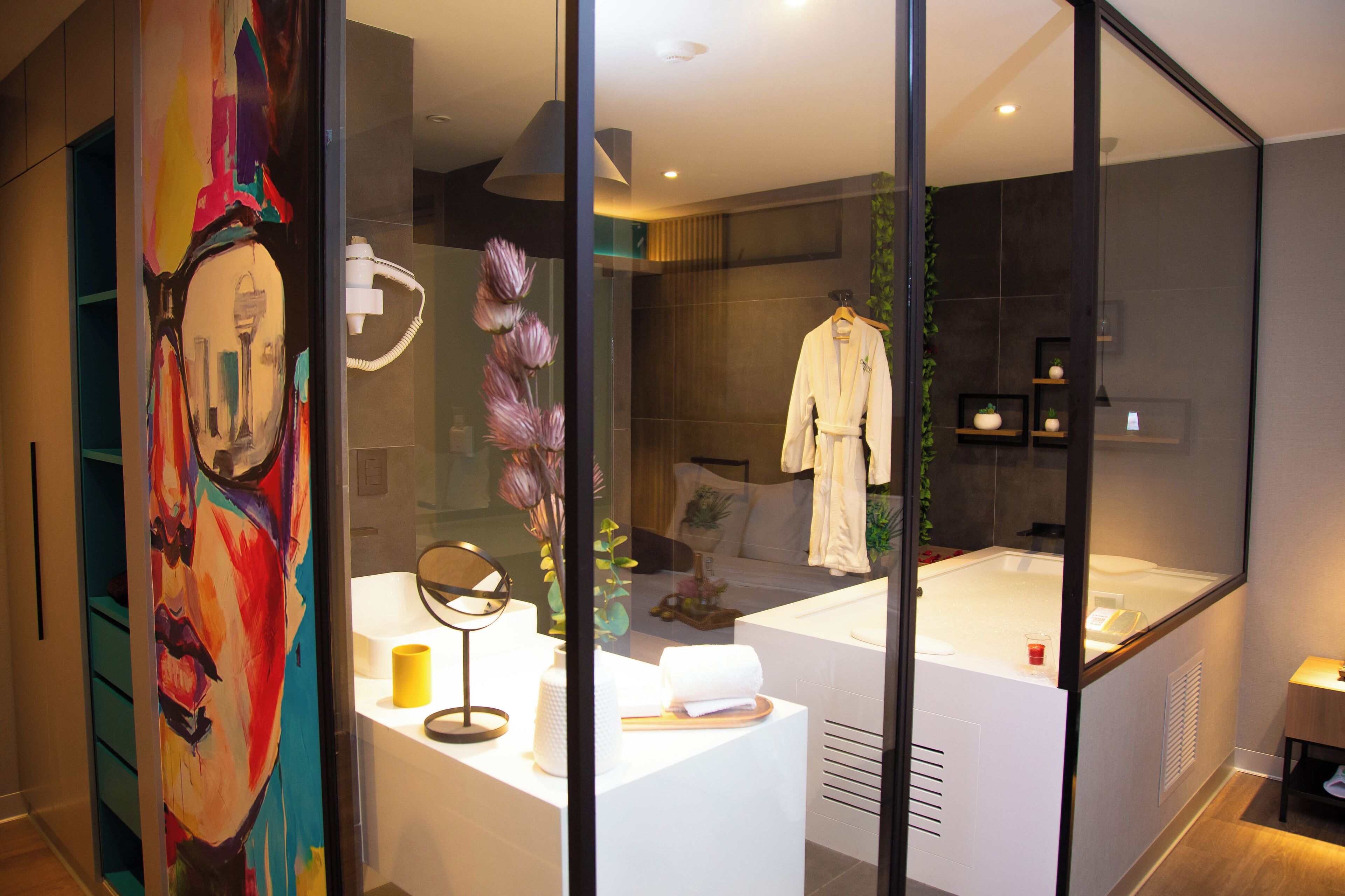 deluxe room, 1 king bed (deluxe suite with spa bath) | bathroom | shower, free toiletries, hair dryer, towels