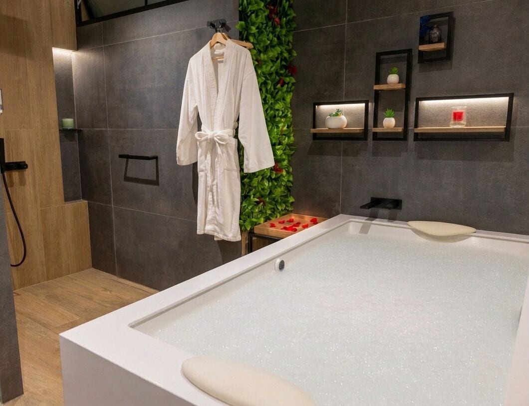 Deluxe Room, 1 King Bed (Deluxe Suite with Spa Bath) | Private spa tub
