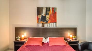 Camera doppia, bagno privato | Lenzuola Frette, una cassaforte in camera, una scrivania