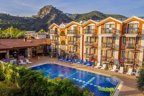 Outdoor pool, sun loungers