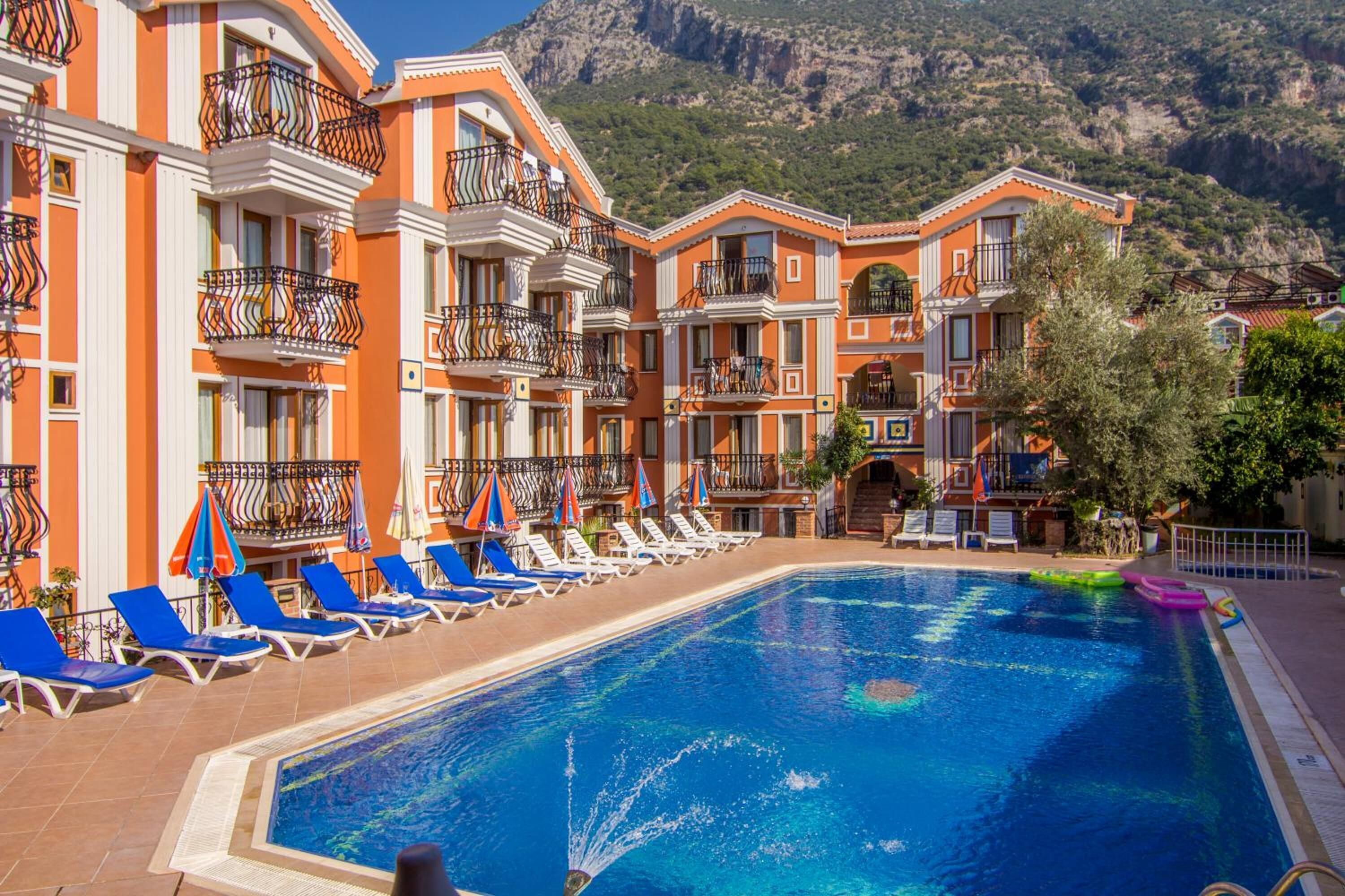 Outdoor pool, pool loungers