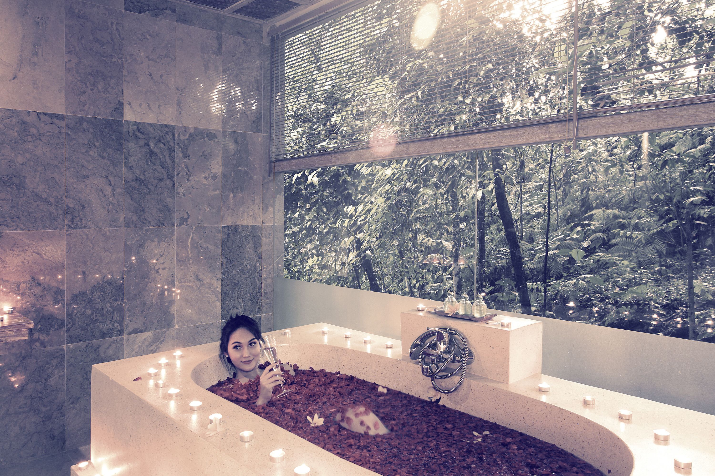 Couples treatment room(s), hot tub, hot springs/mineral springs