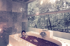 雙人療程室、浴缸、溫泉/自然礦物泉、美體療程、泥巴浴、芳療