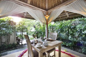 Sunia Plunge Pool Villa | In-room dining