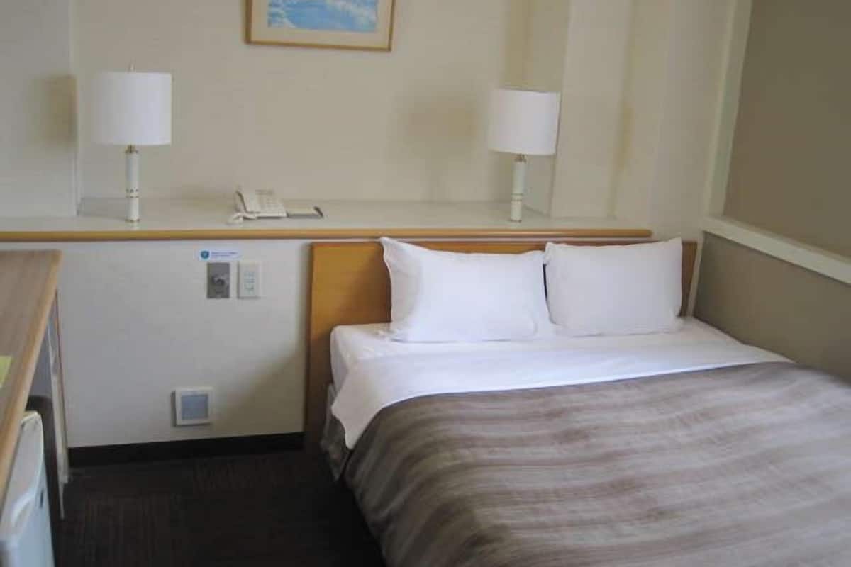 Desk, free wired internet, bed sheets