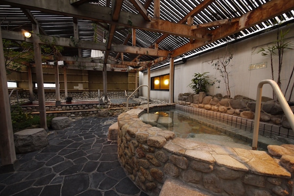 Sauna, hot tub, steam room, body treatments, body scrubs, facials