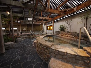 Sauna, hot tub, steam room, body treatments, body scrubs, facials
