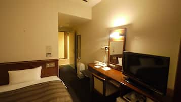 Desk, free wired internet, bed sheets