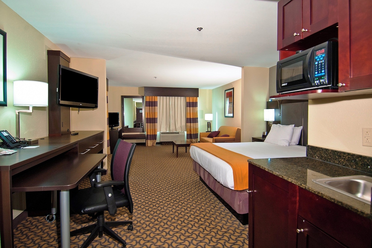 In-room safe, desk, iron/ironing board, cribs (free)