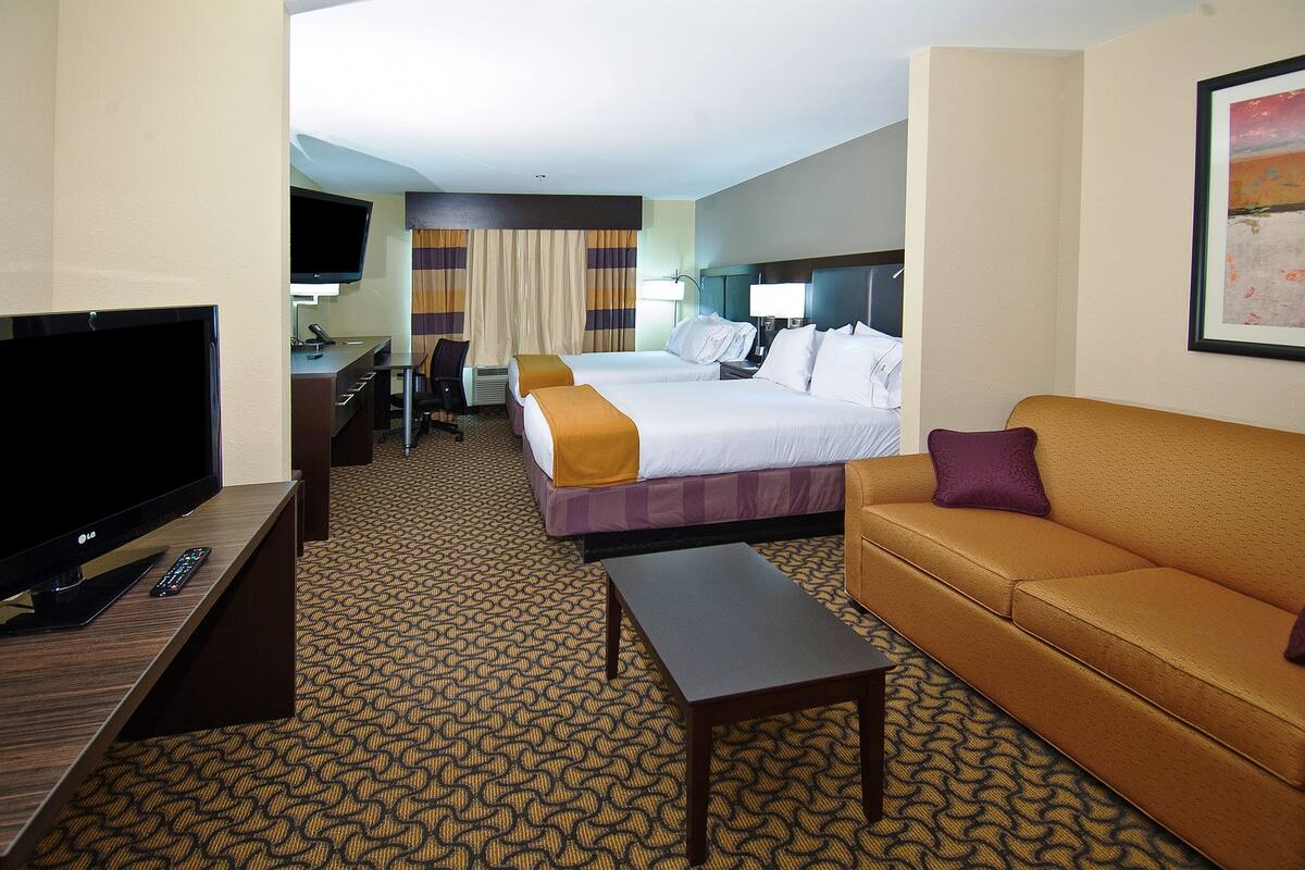 In-room safe, desk, iron/ironing board, free cots/infant beds