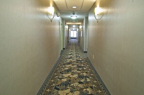Hallway - Holiday Inn Express & Suites Jackson / Pearl Intl Airport by IHG (Pearl)