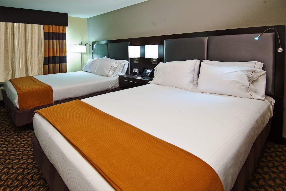 In-room safe, desk, iron/ironing board, free cots/infant beds