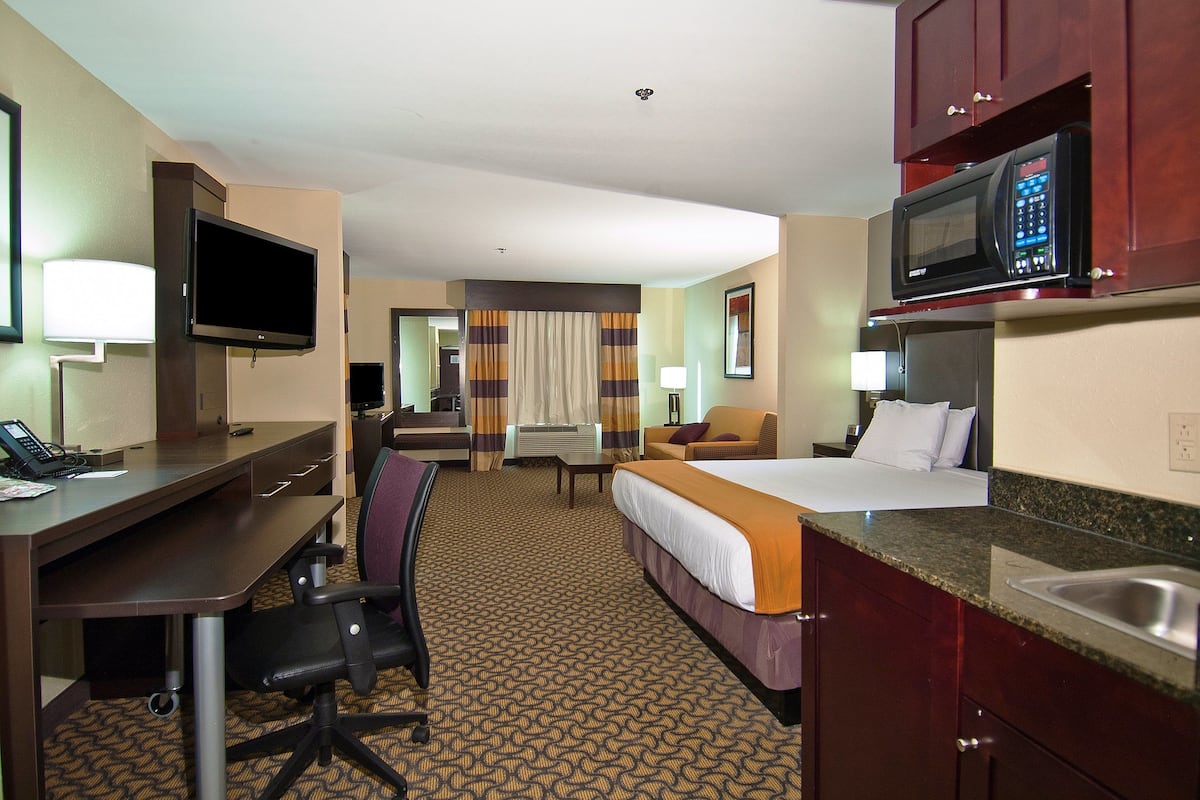 In-room safe, desk, iron/ironing board, free cots/infant beds