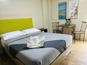 Standard Room, 1 Queen Bed, Private Bathroom