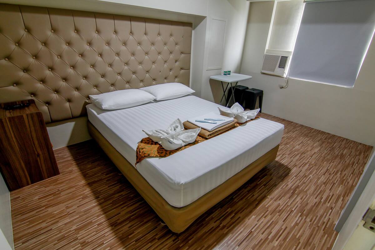 Lite, med klimaanlegg, lav etasje (Standard room with shared bathroom) | Wi-fi (inkludert)
