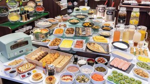 A buffet with various food items and beverages. - Hotel Keihan Sapporo (Sapporo)