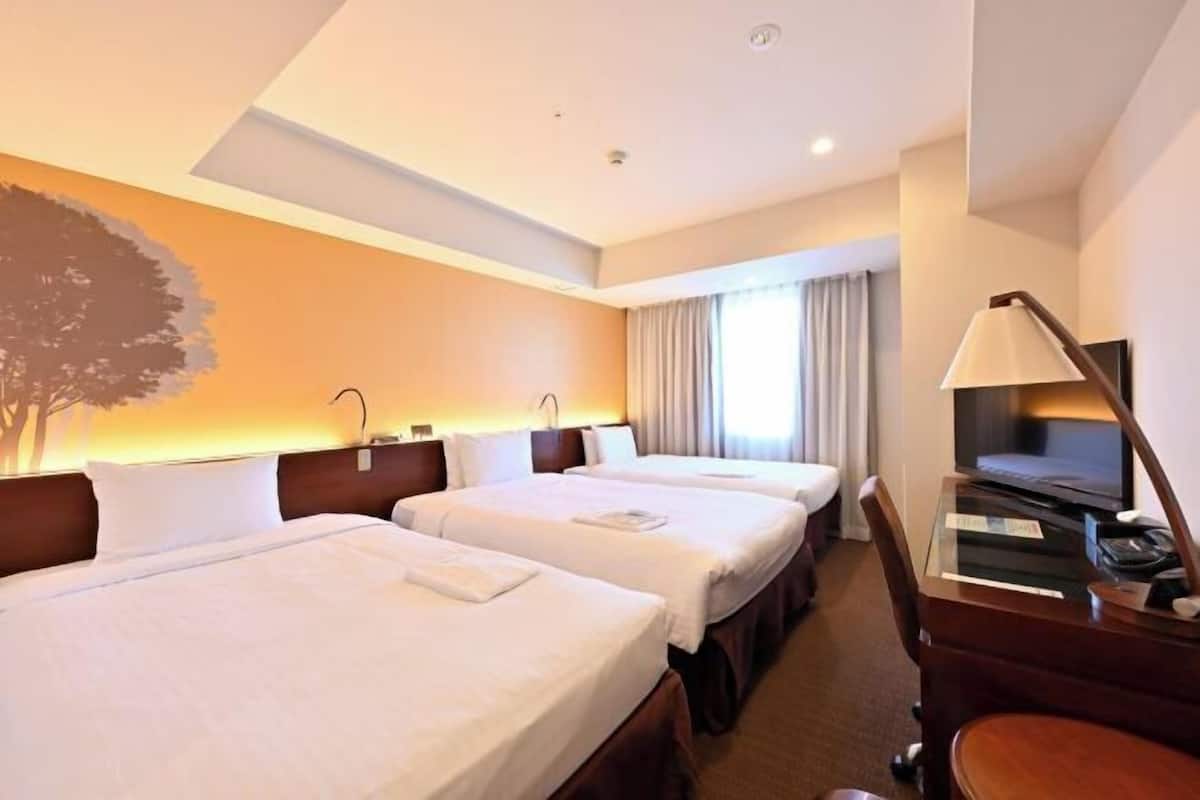 Down duvets, desk, free WiFi, bed sheets