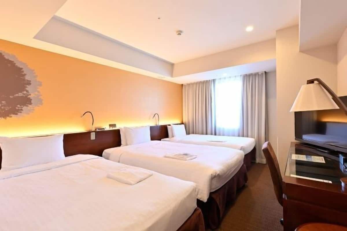 Down duvets, desk, free WiFi, bed sheets