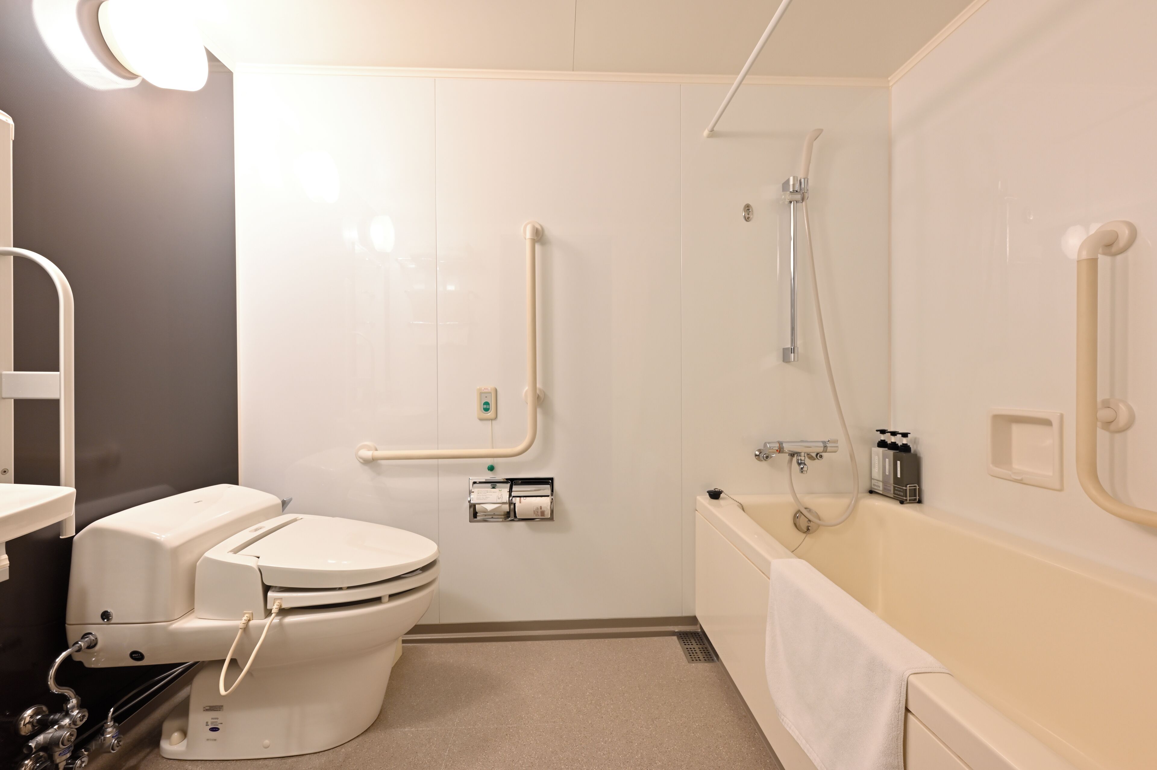 universal twin room, non smoking (29 sqm) | down duvets, desk, free wifi, bed sheets