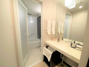 Habitación Deluxe, fumadores (36 sqm) | Edredones de plumas, escritorio, wifi gratis y ropa de cama