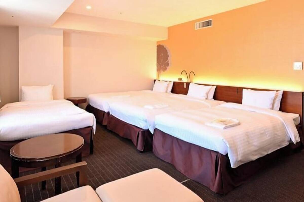 Down comforters, desk, free WiFi, bed sheets