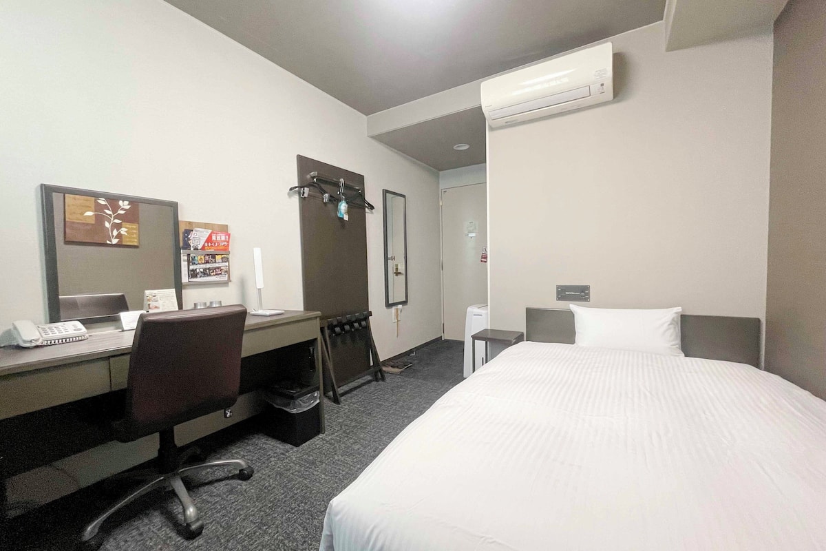 blackout curtains, iron/ironing board, free wired internet, bed sheets