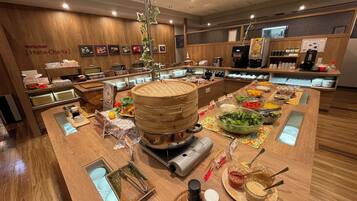 Bữa sáng buffet hàng ngày với phụ phí nhỏ