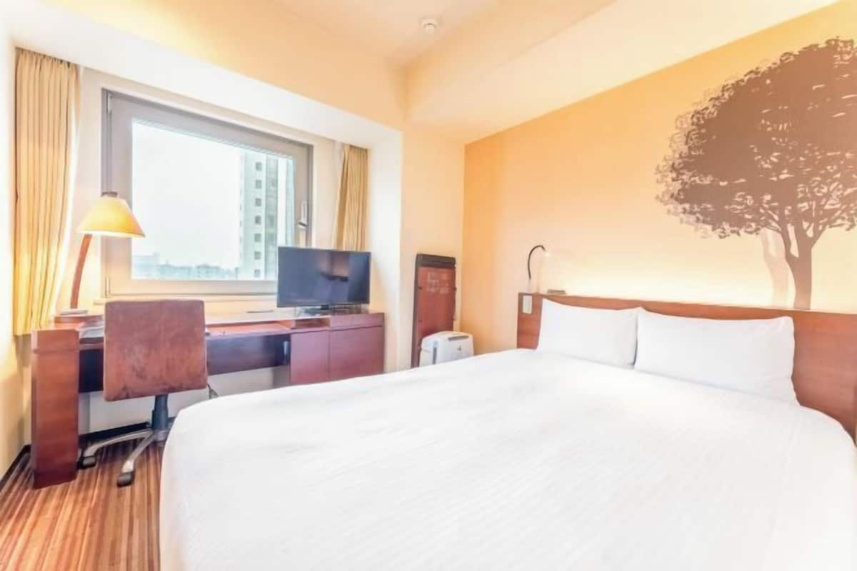 In-room safe, blackout curtains, soundproofing, iron/ironing board