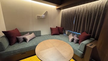 スーペリア トリプルルーム 禁煙 | セーフティボックス (室内)、遮光カーテン、防音設備、アイロン / アイロン台