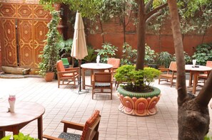 Courtyard - Tibet Guest House (Kathmandu)