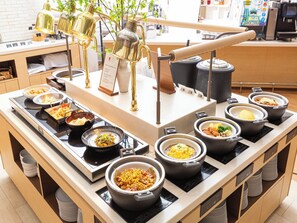 Breakfast and lunch served  - Hotel Keihan Kyobashi GRANDE (Osaka)