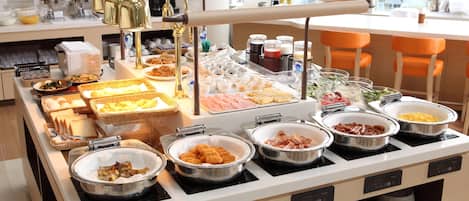 Päivittäinen buffetaamiainen (2640 JPY per henkilö)