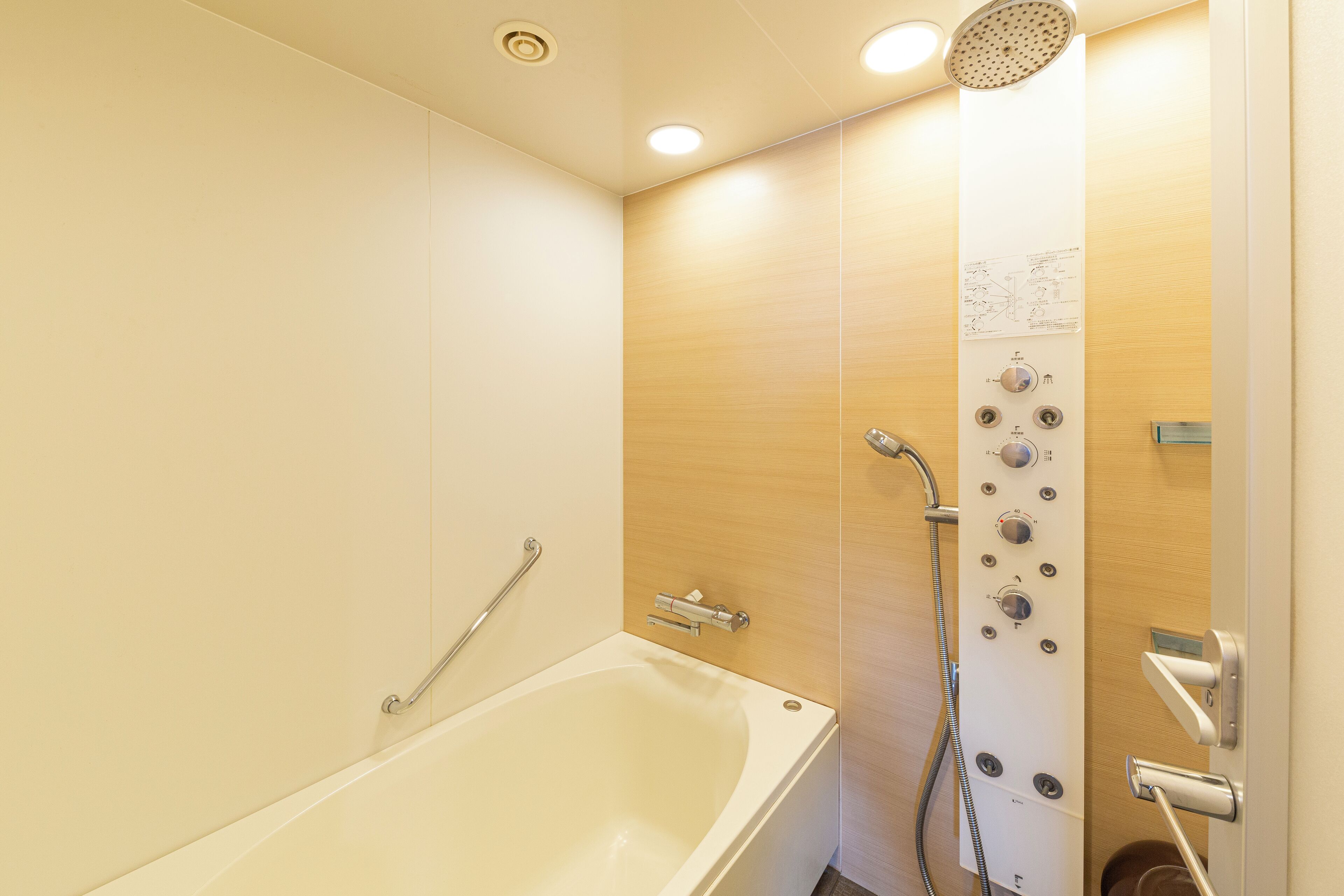 combined shower/bathtub, free toiletries, hair dryer, slippers