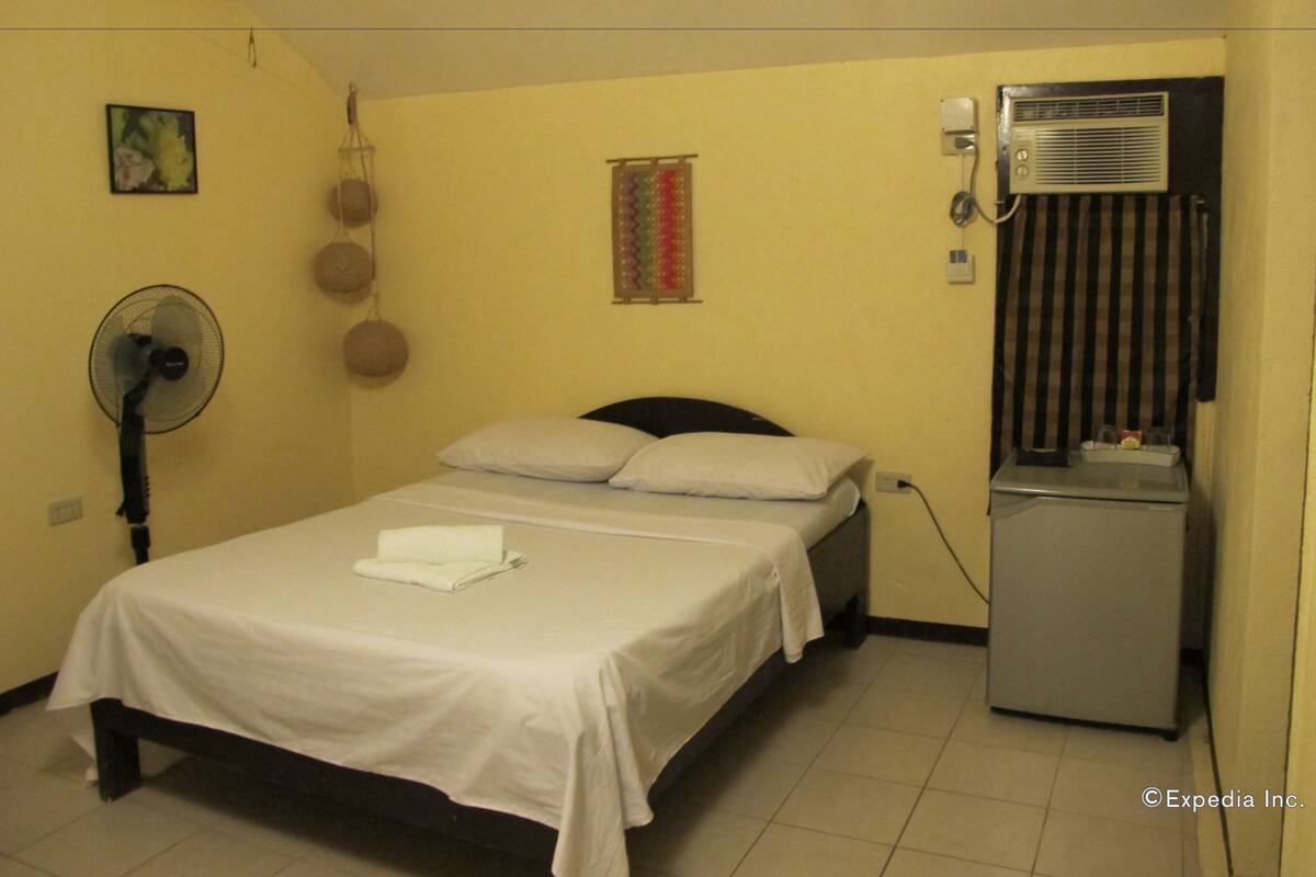Premium bedding, pillow-top beds, in-room safe, blackout curtains