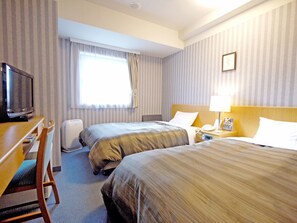 Desk, free WiFi, bed sheets - Hotel Route-Inn Sapporo Shiroishi (Sapporo)