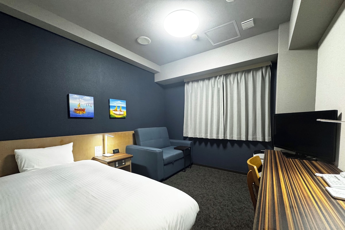 Single Room, Non Smoking | In-room safe, desk, WiFi (free), bed sheets