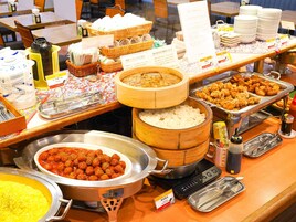 Daily buffet breakfast (JPY 1800 per person)